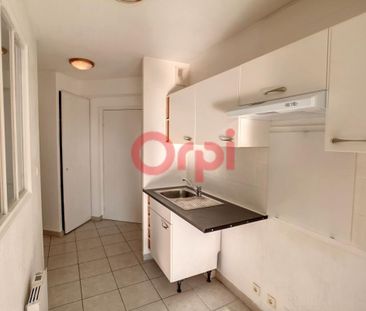 Location Appartement 1 pièce 40m² ST LAURENT DU VAR 06700 - Photo 2