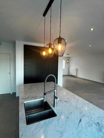 Ruime woning met drie slaapkamers, tuin en garage. - Photo 5