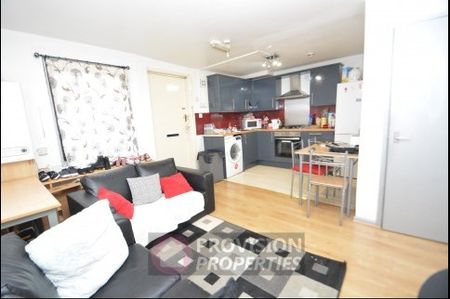 3 Bedroom Flat, Hyde Park, Leeds - Photo 4