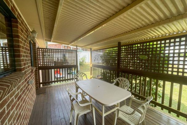 Beautiful Fully Furnished 3-Bedroom Home in Denhams Beach - Photo 1