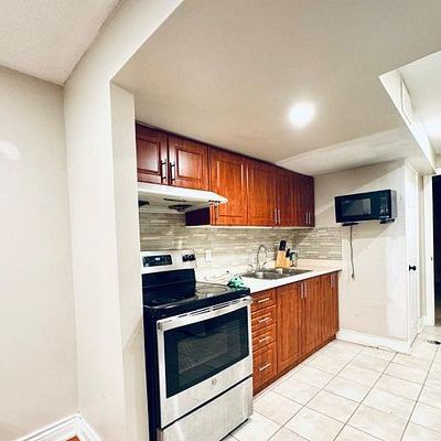 For Lease - 3362 Angel Pass Drive, Mississauga, Ontario - Photo 1