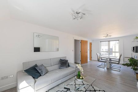 3 bedroom flat to rent - Photo 5