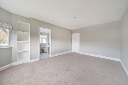 4 bedroom semi-detached house to rent - Photo 3