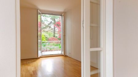 Renovated apartment with fireplace, 2 terraces and ornamental garden – Bruderholz - Photo 3