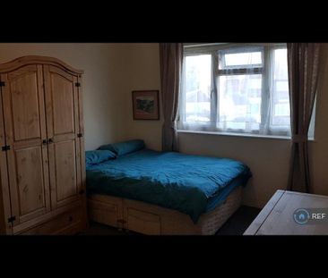 1 bedroom in a flat share to rent - Photo 1