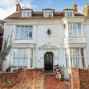 London Road, Guildford, GU1 - Photo 2