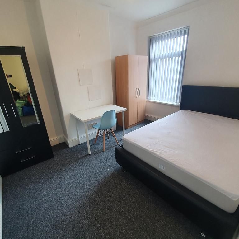 4 bedroom terraced house to rent - Photo 1