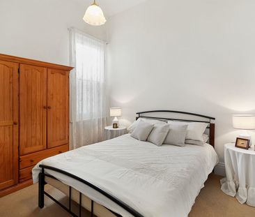 Victorian Charm, Unbeatable Location - Photo 6