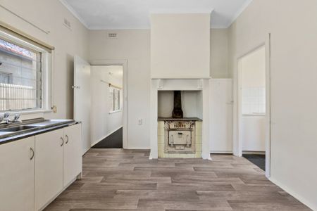 Retro Charm with Space to Make It Your Own - Photo 3