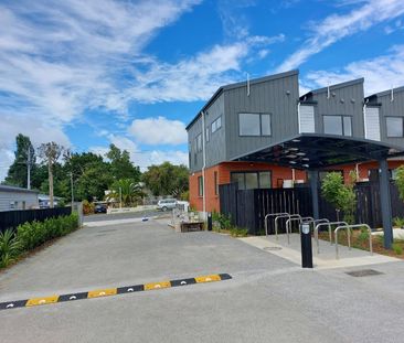 Cozy Townhouse in Mt Wellington - Photo 6