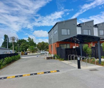 Cozy Townhouse in Mt Wellington - Photo 2