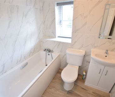 2 bedroom Flat in Sabin Gates, Bracknell - Photo 4