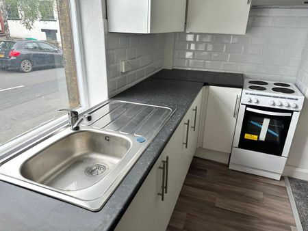 2 bedroom terraced house to rent - Photo 5