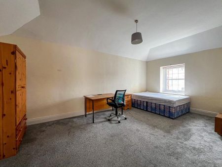 4 bedroom apartment to rent - Photo 2