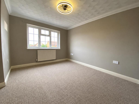 4 bedroom detached house to rent - Photo 3