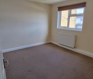 One Bedroom First Floor Maisonette on Verdi Close - Photo 5