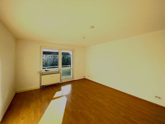 * Charmante 3-Raum-Wohnung mit Balkon sucht neuen Mieter ! * - Photo 1