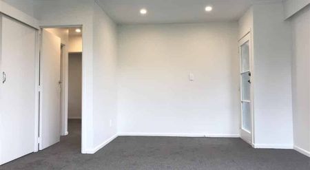 Family Home - Photo 4