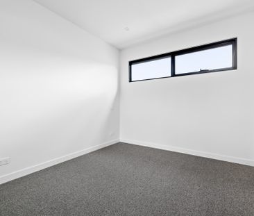 Stylish Townhouse - Photo 5