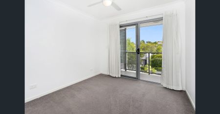 THREE BEDROOM EXECUTIVE TOWNHOUSE - LOADED WITH FEATURES - FULLY AIR-CONDITIONED - inspect this Saturday at 11.30am - please register by email or call - Photo 3
