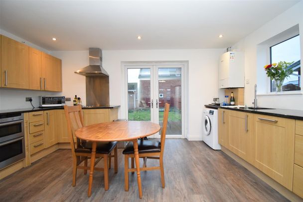Marriott Grove, Wakefield - Photo 1