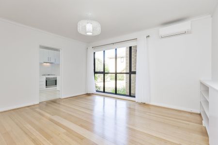 2/64 Holmes Road, Moonee Ponds - Photo 4