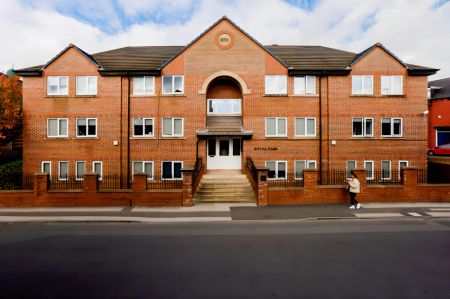 Three Bed Flat - Photo 5