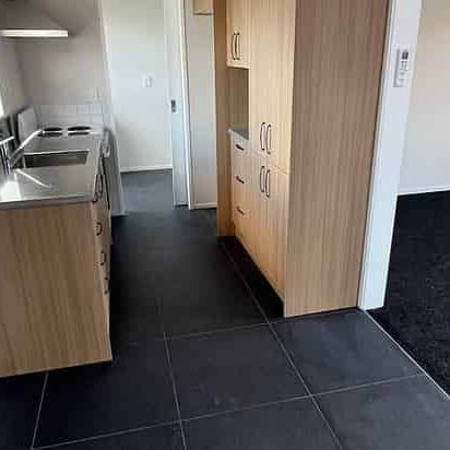 Newly Renovated 3 bedroom + Garage close to town - Photo 1