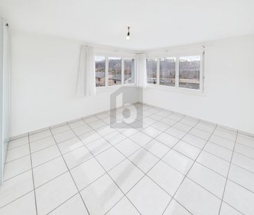 LARGE AND WELL-MAINTAINED WITH A LOVELY VIEW - Photo 5