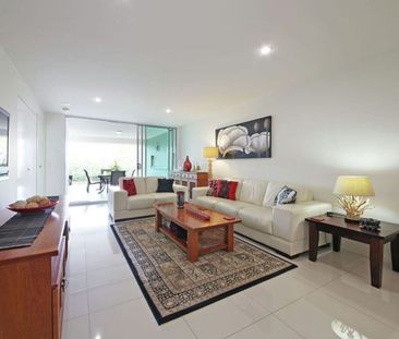 Stunning Water Views in Redcliffe - 6 Month Lease with the Option t... - Photo 4