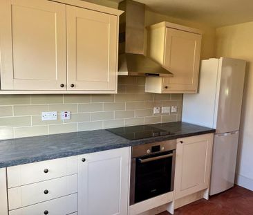 2 bedroom semi-detached house to rent - Photo 4