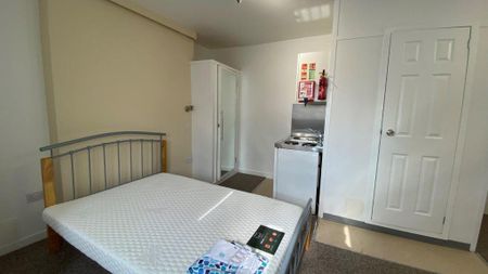 Studio to rent - Photo 2