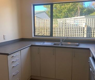 Charming 3BR Townhouse in Alicetown! - Photo 4