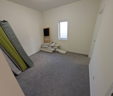 For Lease - 68 Arnold Circle, Brampton, Ontario - Photo 5