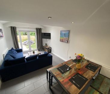 8 bedroom house to rent - Photo 1