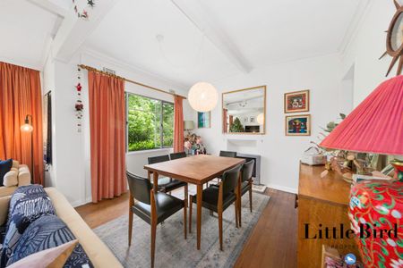 Four-bedroom home in Griffith, enveloped in stunning gardens! - Photo 5