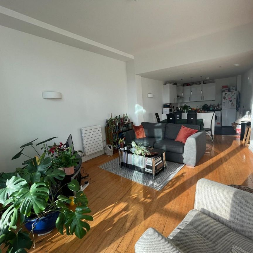 2 bedroom Flat To Let - Photo 1