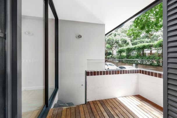 Generous Apartment with Unbeatable Ultimo Convenience - Photo 1