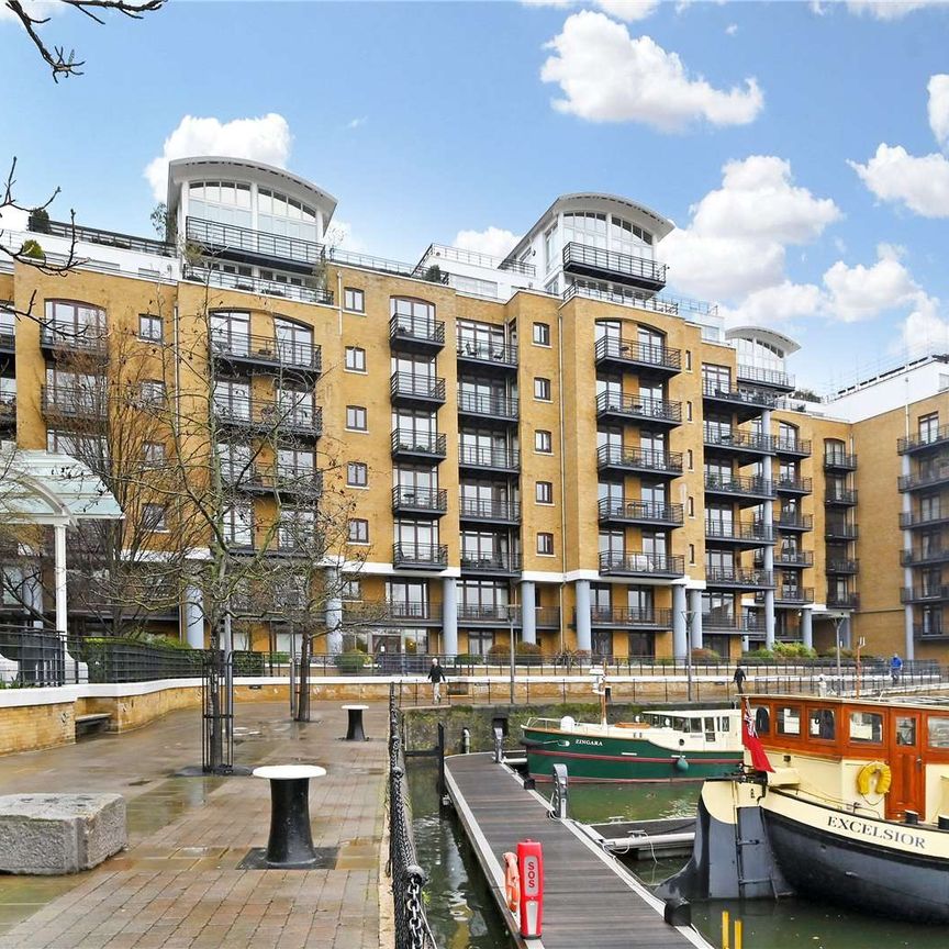A two bedroom, unfurnished, apartment situated on the 3rd floor of this prestigious development located in the heart of St Katharine Docks. - Photo 1
