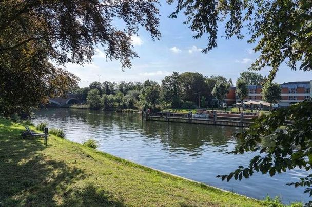 Ferry Lane, Wraysbury, Staines-upon-thames, Berkshire, TW19 - Photo 1