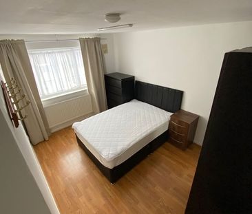 Room in a Shared House, Kennard Road, E15 - Photo 1