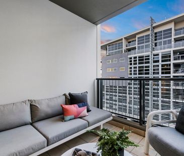 Chic and Contemporary one bedroom + study - Photo 4