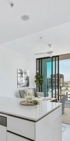 Modern 1 Bedroom Apartment with Resort-Style Amenities in Vibrant Newstead - Photo 1