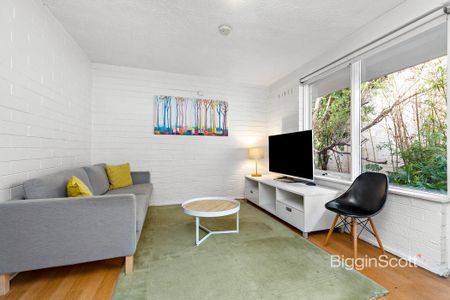 SPACIUS ONE BEDROOM - Photo 4