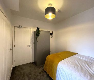 1 bedroom in a house share to rent - Photo 2