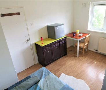 Room in a Shared Flat, Penshurst Road, N17 - Photo 2