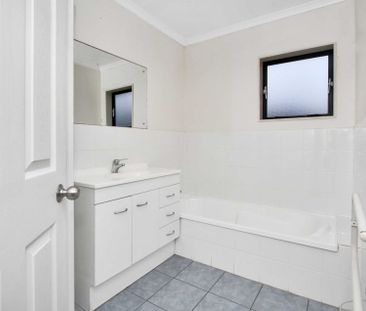 3 Double Bedroom Property in Great Location&excl; - Photo 5