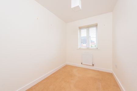 Woodvale Road, Farnborough, Farnborough, GU14 - Photo 4