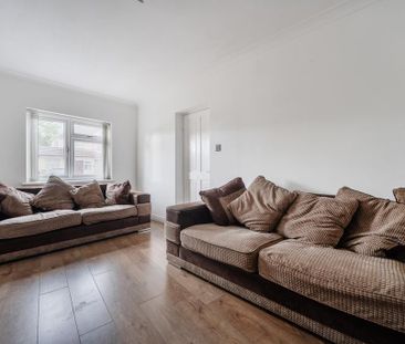 4 bedroom semi-detached house to rent - Photo 5