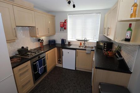 1 bedroom in a house share to rent - Photo 3